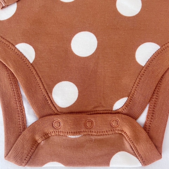 Old Navy 3-pack baby girl bodysuits - Picture 5 of 6